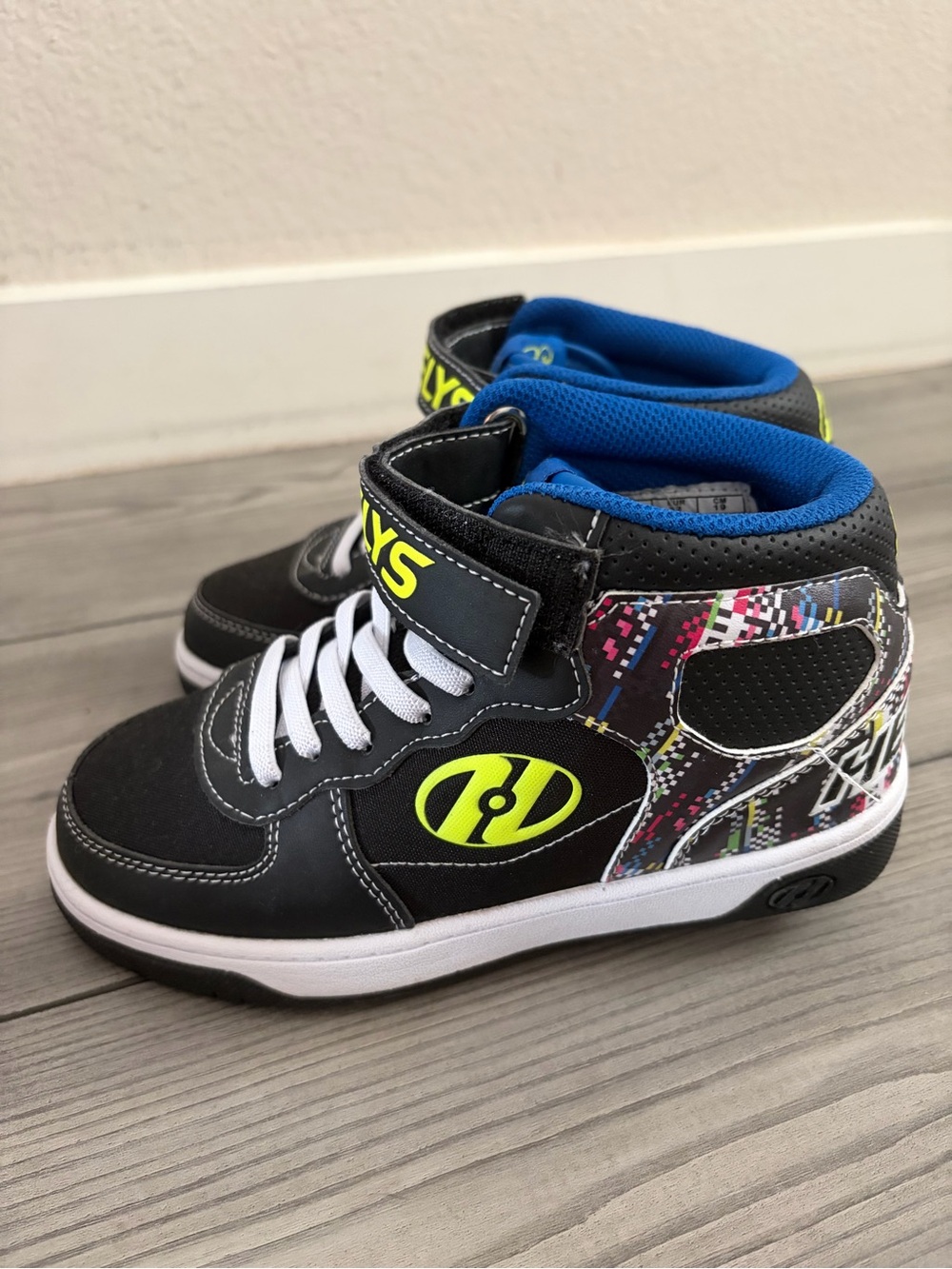 Heelys Kids Black Sneakers with Blue Lining and Neon Yellow Logo - Kids Size 1